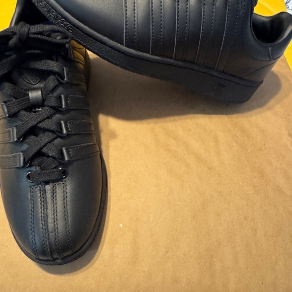 K-SWISS CLASSIC WOMENS - Picture 3 of 8